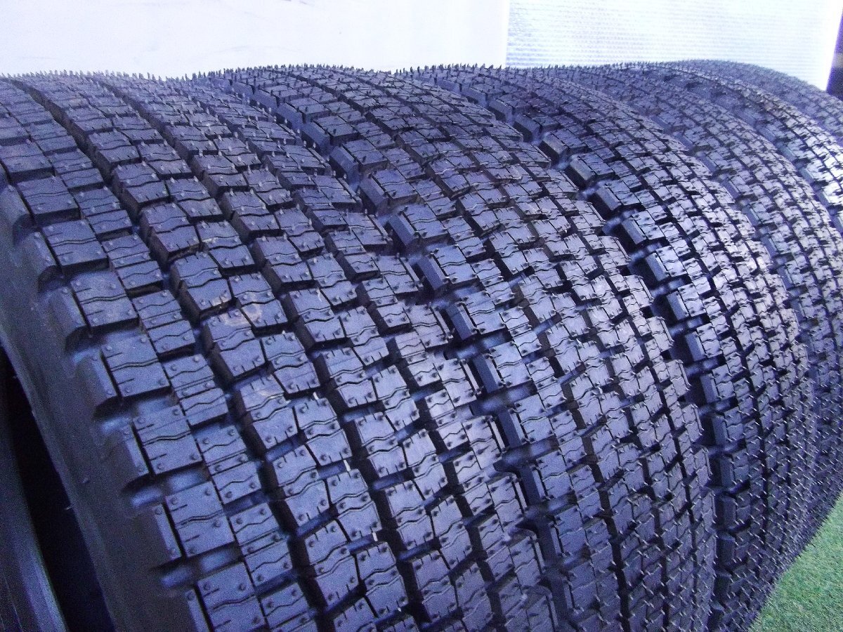 ★225/80R17.5，123/122L DUNLOP!!新品未使用品◇イボイボ付きスタッドレス!ライトトラック用に!!直接引き取り大歓迎☆6本セット価格!!_A549