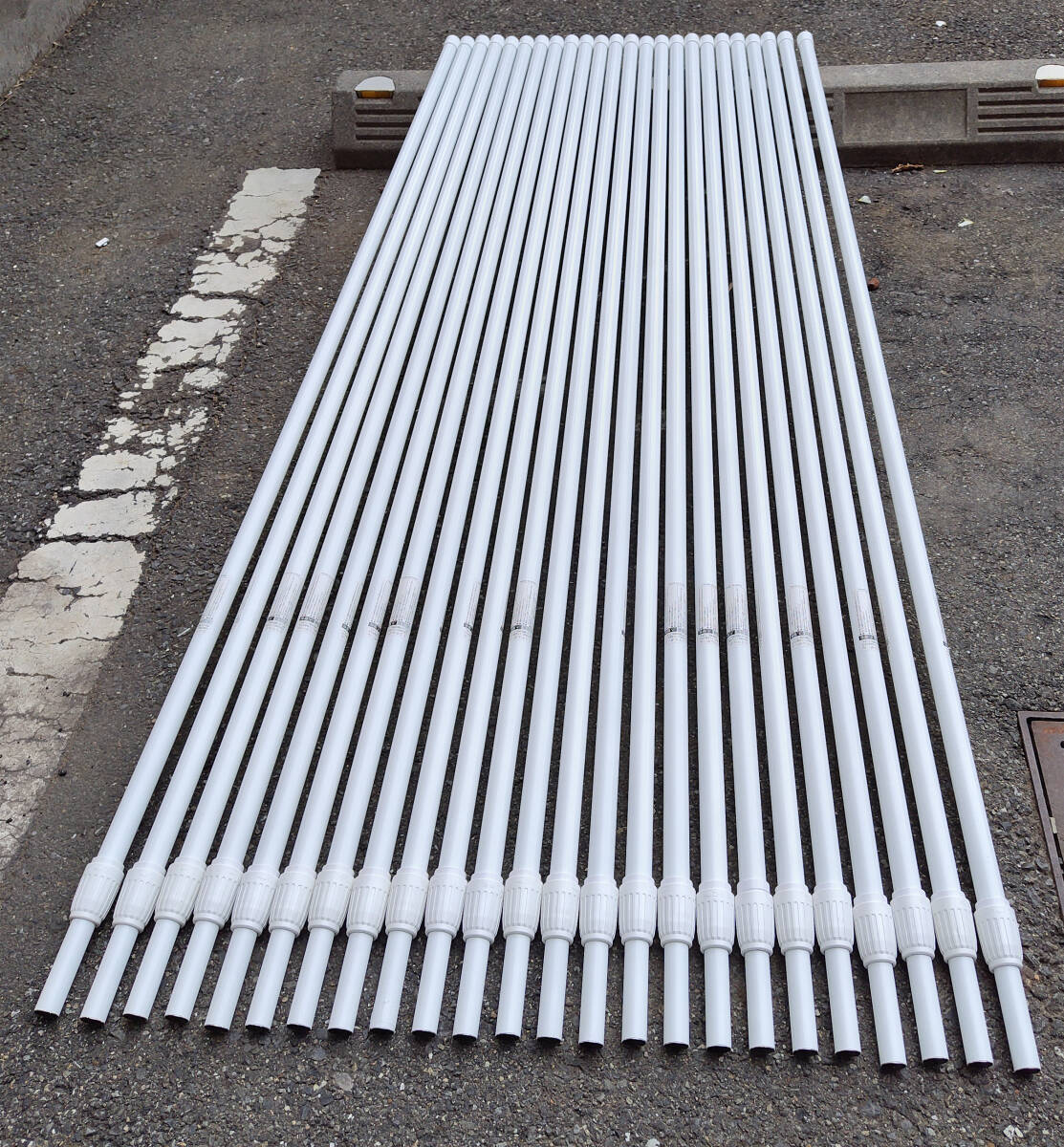 発送地域限定【東京・神奈川一部送料無料】美品 24本セット 2段伸縮3mのぼりポール 3ｍ～720 スウィングバナー専用 エコマルポール 白_画像4