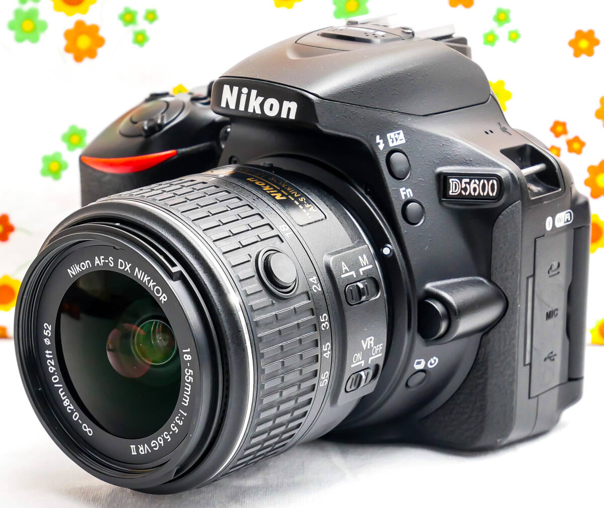美品 ニコン Nikon D5600☆スマホに転送☆高性能一眼レフ☆自撮り可能！ 美品 ニコン Nikon D5600☆スマホに転送☆高性能一眼レフ☆自