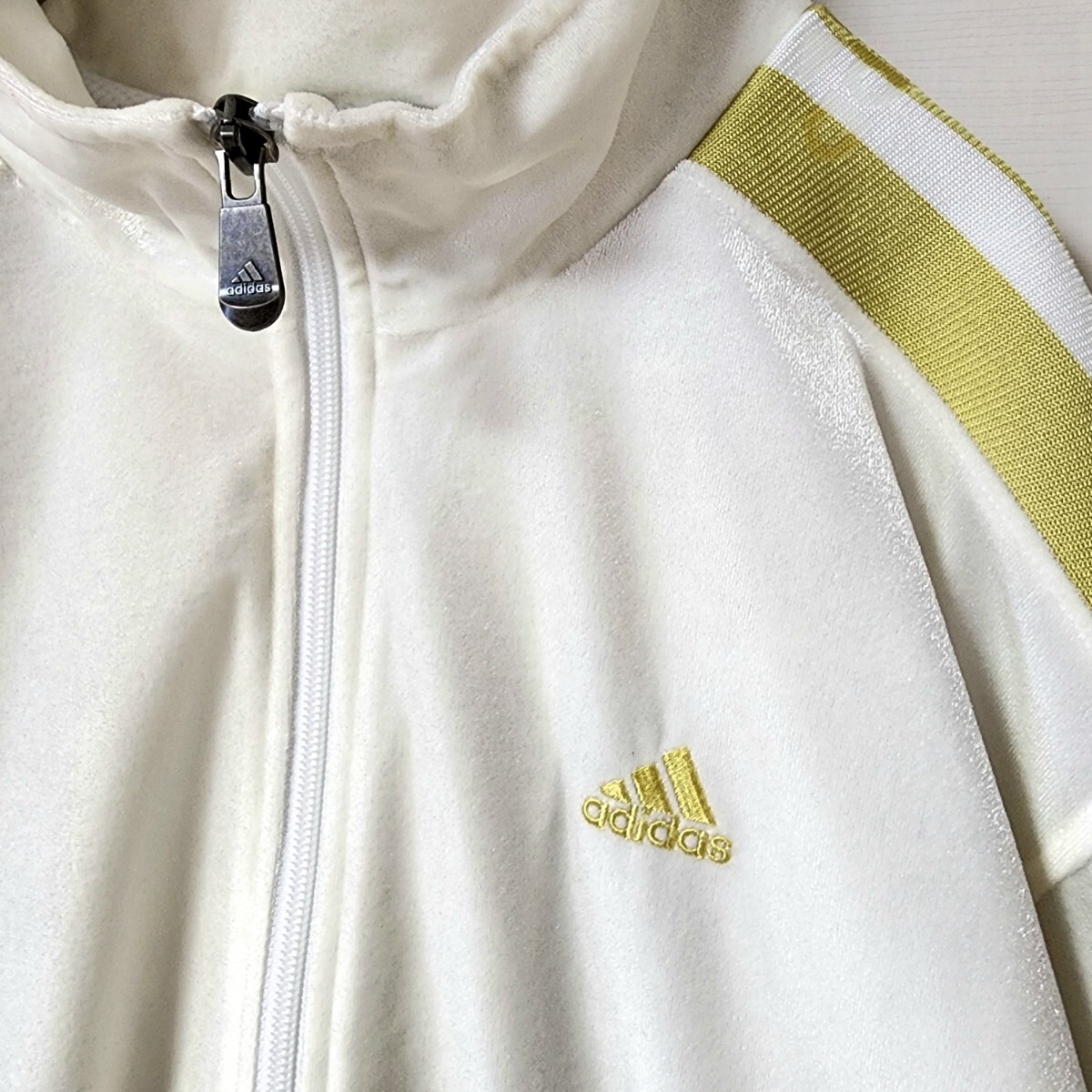 adidas アディダス ベロア セットアップ ジャージ ホワイト ゆるだぼ adidas アディダス ベロア セットアップ ジャージ ホワイト ゆるだぼ