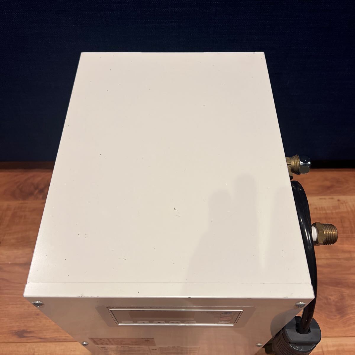 日本イトミック 電気温水器 ESD12BRX215C0 単相200V 検 小型電気 日本イトミック 電気温水器 ESD12BRX215C0 単相200V 検 小型電気