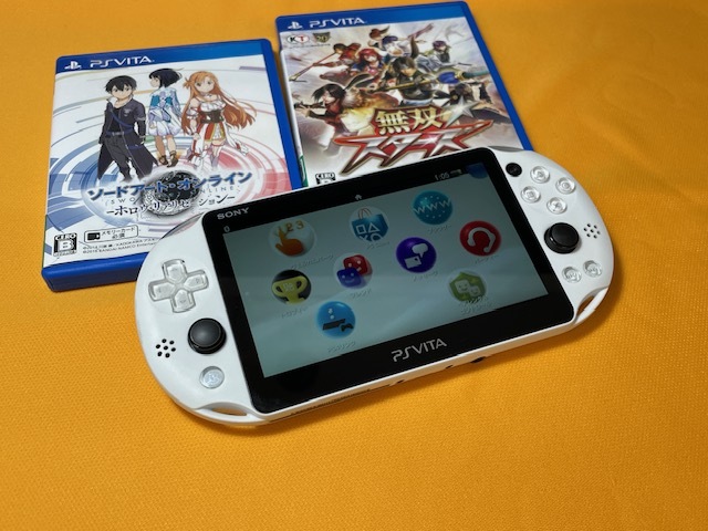 ※25494 動作確認済み 初期化済 PlayStation PS Vita PCH-2000 ホワイト ソフト2本付き ゲーム機 個人保管品