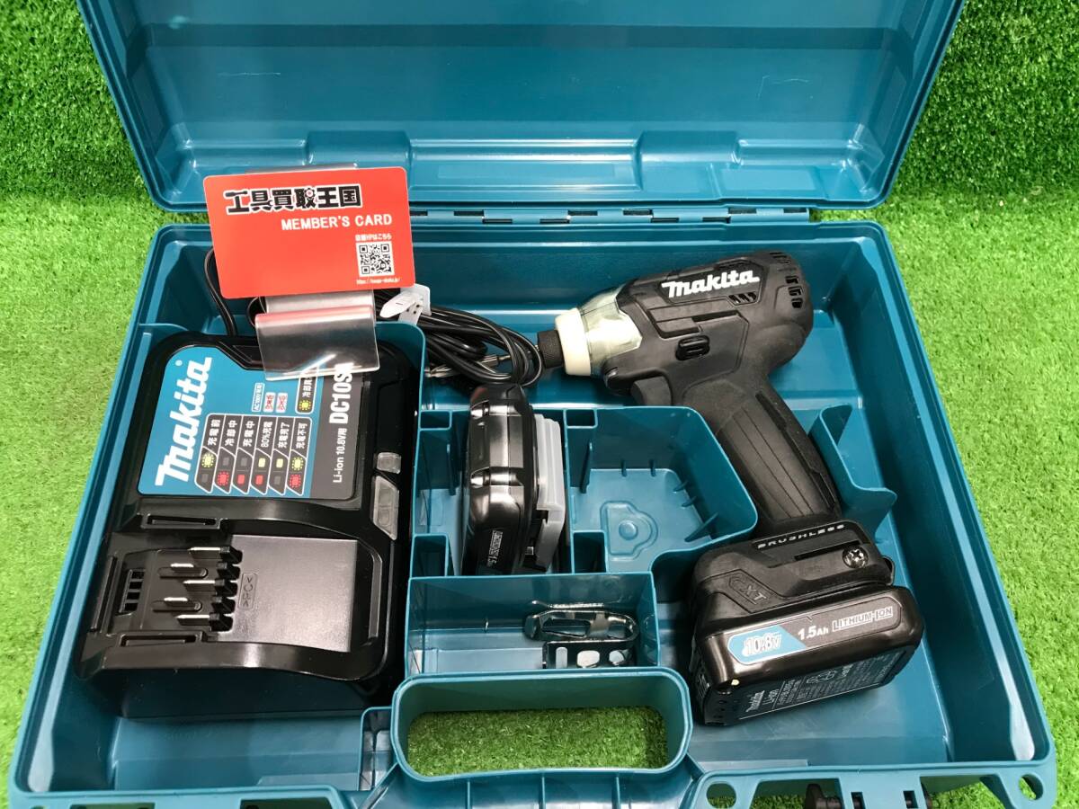 【中古品】★makita(マキタ) 10.8v充電式インパクトドライバ 黒(1.5Ahバッテリx2/充電器/ケース) TD111DSHXB　IT124WVE7O1M
