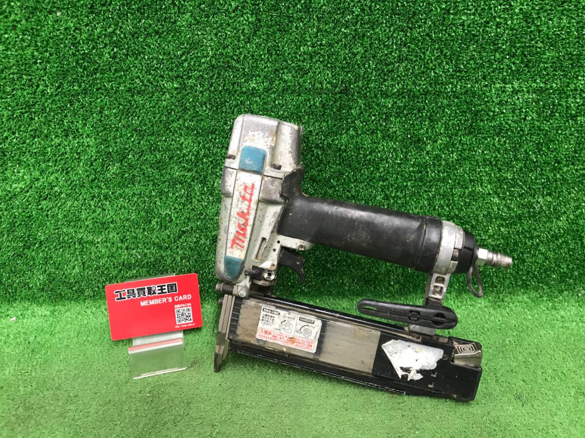 【中古品】★makita(マキタ) 50㎜常圧仕上釘打 AF502N　ITTDQVR7M86W
