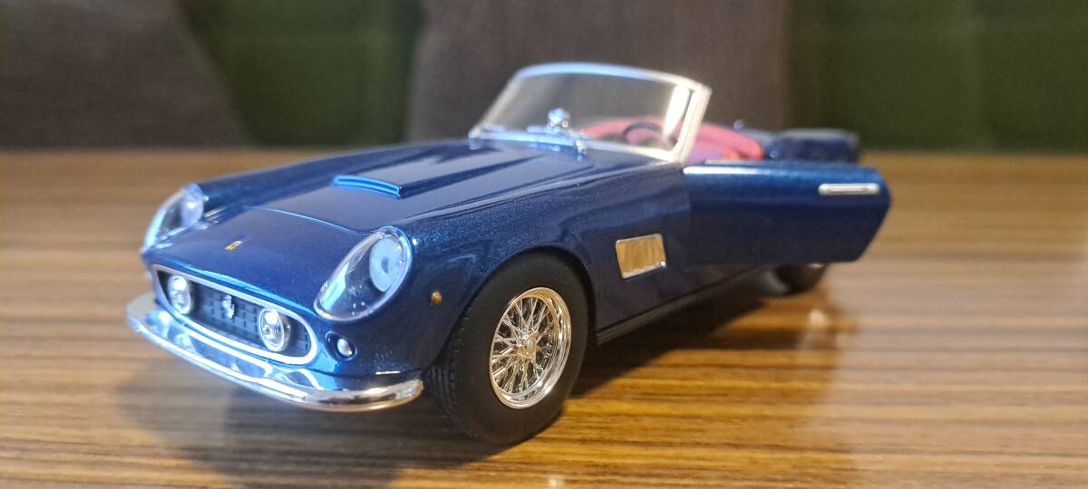 Ferrari ダイキャスト フェラーリ250 カリフォルニア 1/24 送料無料！