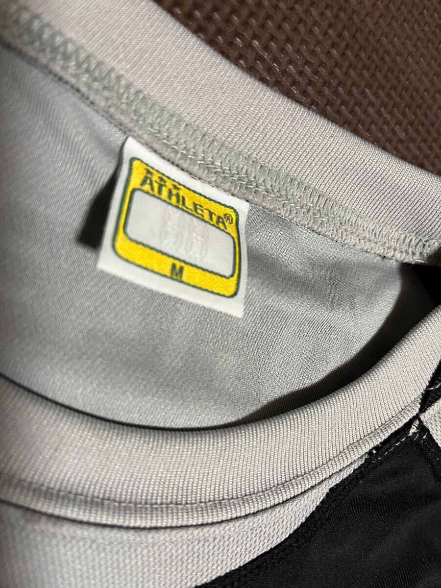美品ATHLETA黒、グレー、ロゴ黒、グリーン、赤、白、半袖ストレッチトップス　サイズＭ