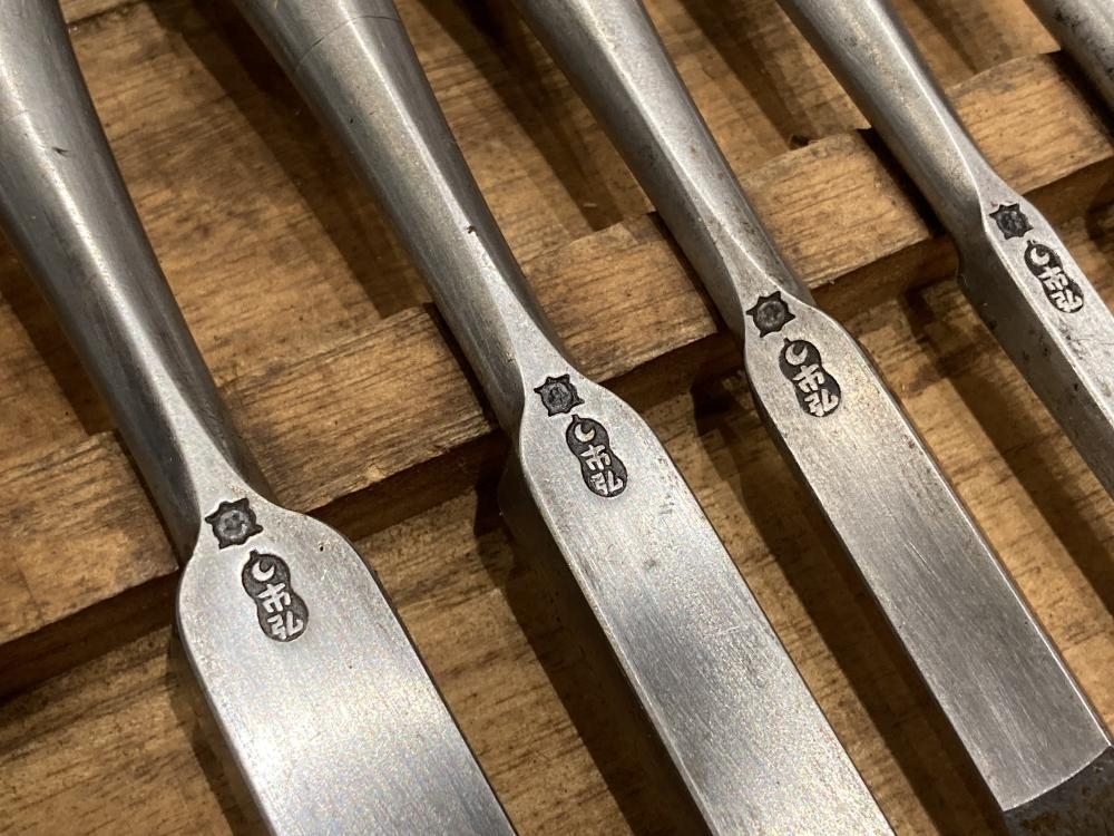 020 おすすめ商品 月市弘 鑿 のみ 黒檀柄 大工道具 13本組 現状 020 おすすめ商品 月市弘 鑿 のみ 黒檀柄 大工道具 13本組 現状