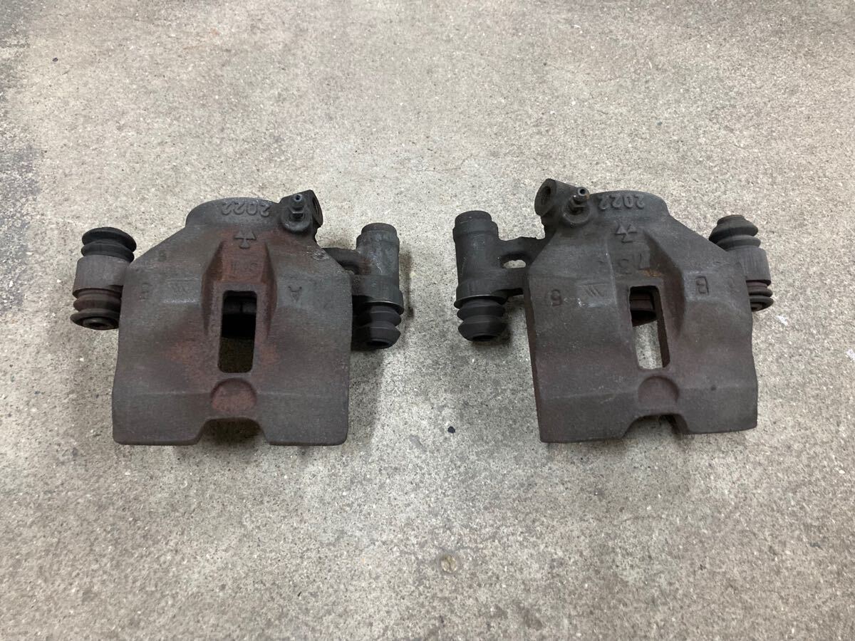 AE86 後期フロントディスクキャリパー左右中古品 トレノ レビン TRD AE92 101 111