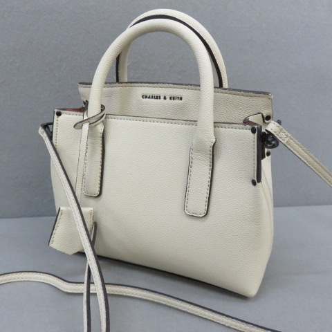 J611★CHARLES & KEITH チャールズアンドキース 2way ショルダー付ハンドバッグ 10/4★A