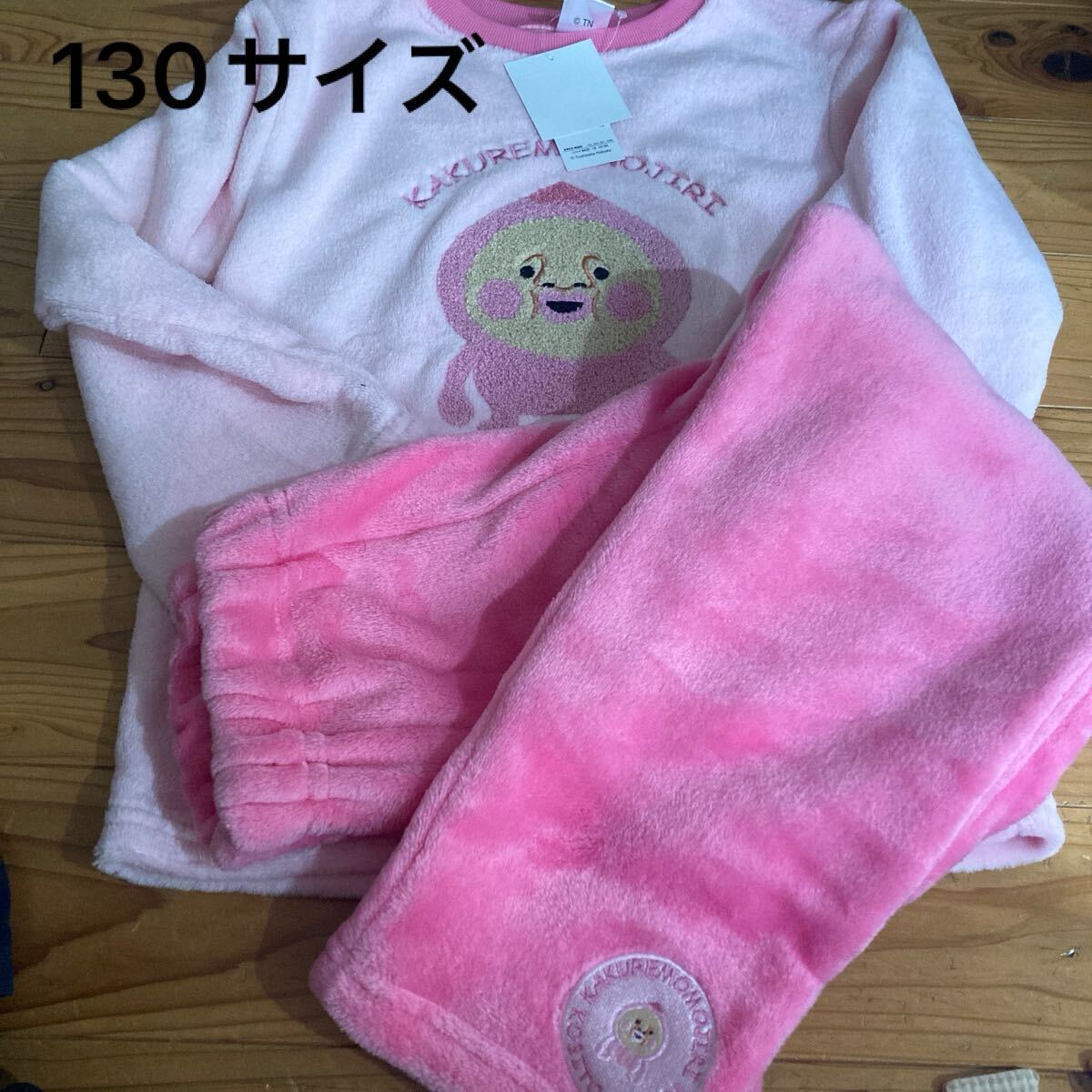 新品即決送料無料♪こびとづかん　あったか　ミンク　カクレモモジ　サガラ刺繍　長袖パジャマ　130サイズ　ポリエステル100％
