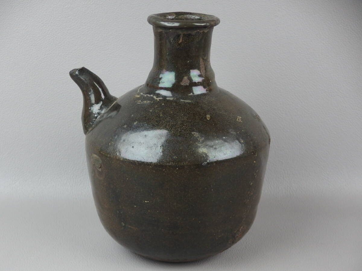 [ antique * tea utensils ]* Satsuma .? Kyushu?** black . sake bottle sake next fp109sb21 water note flower road . road old ..