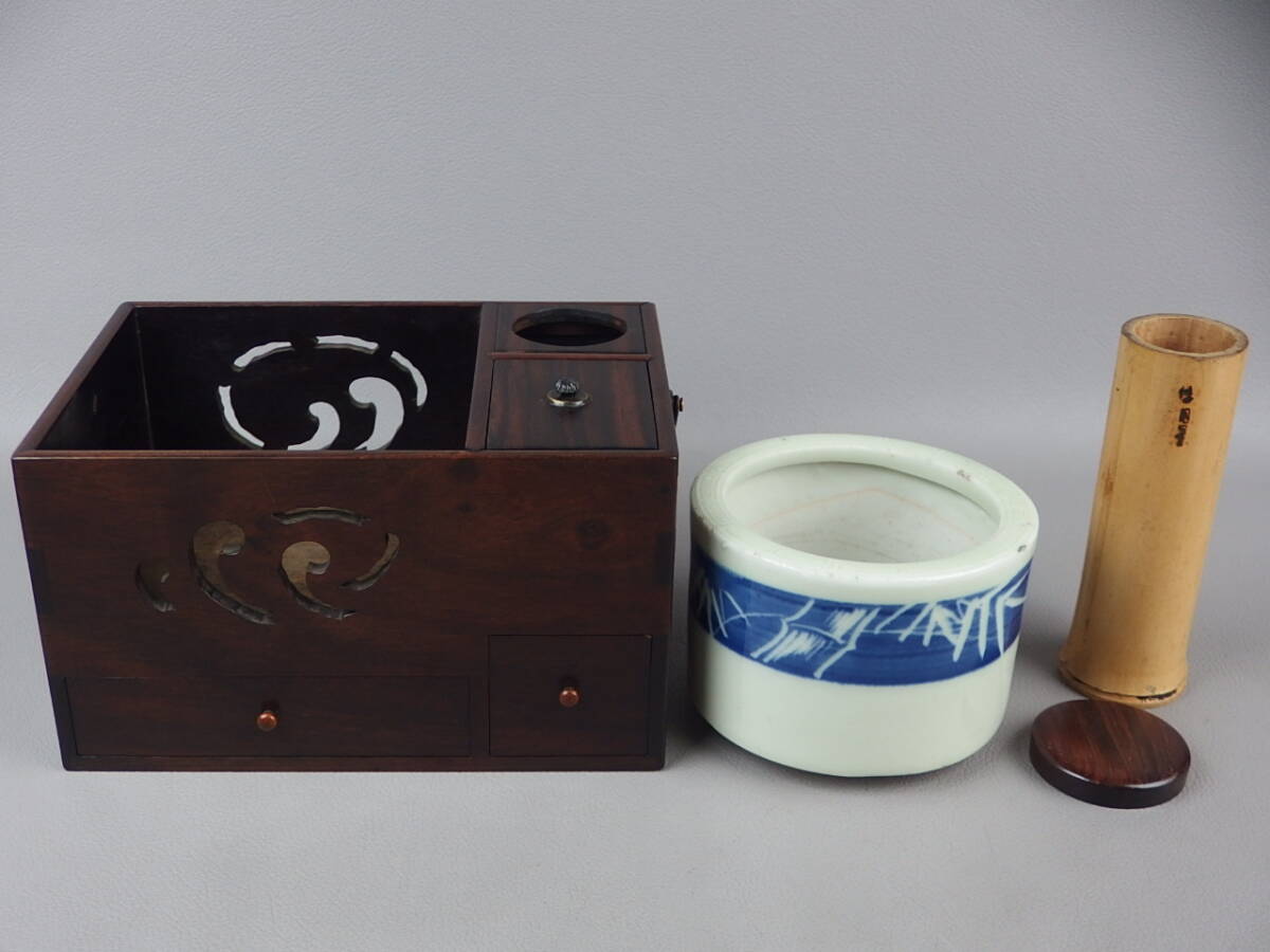 骨董・茶道具】☆古い 唐木煙草盆 莨盆 火入 fp146xgb 喫煙道具 骨董・茶道具】☆古い 唐木煙草盆 莨盆 火入 fp146xgb 喫煙道具