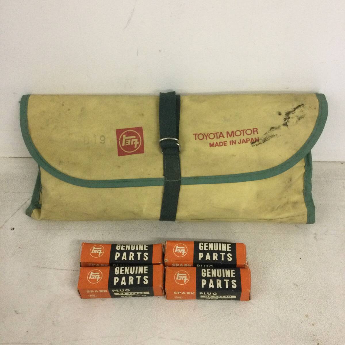 ★『TOYOTA MOTOR トヨタ DENSO デンソー』SPARK PLUG DR27630 プラグ 純正 旧ロゴ 車載工具セット★　 レトロ旧車ツール収納部品豊田A100