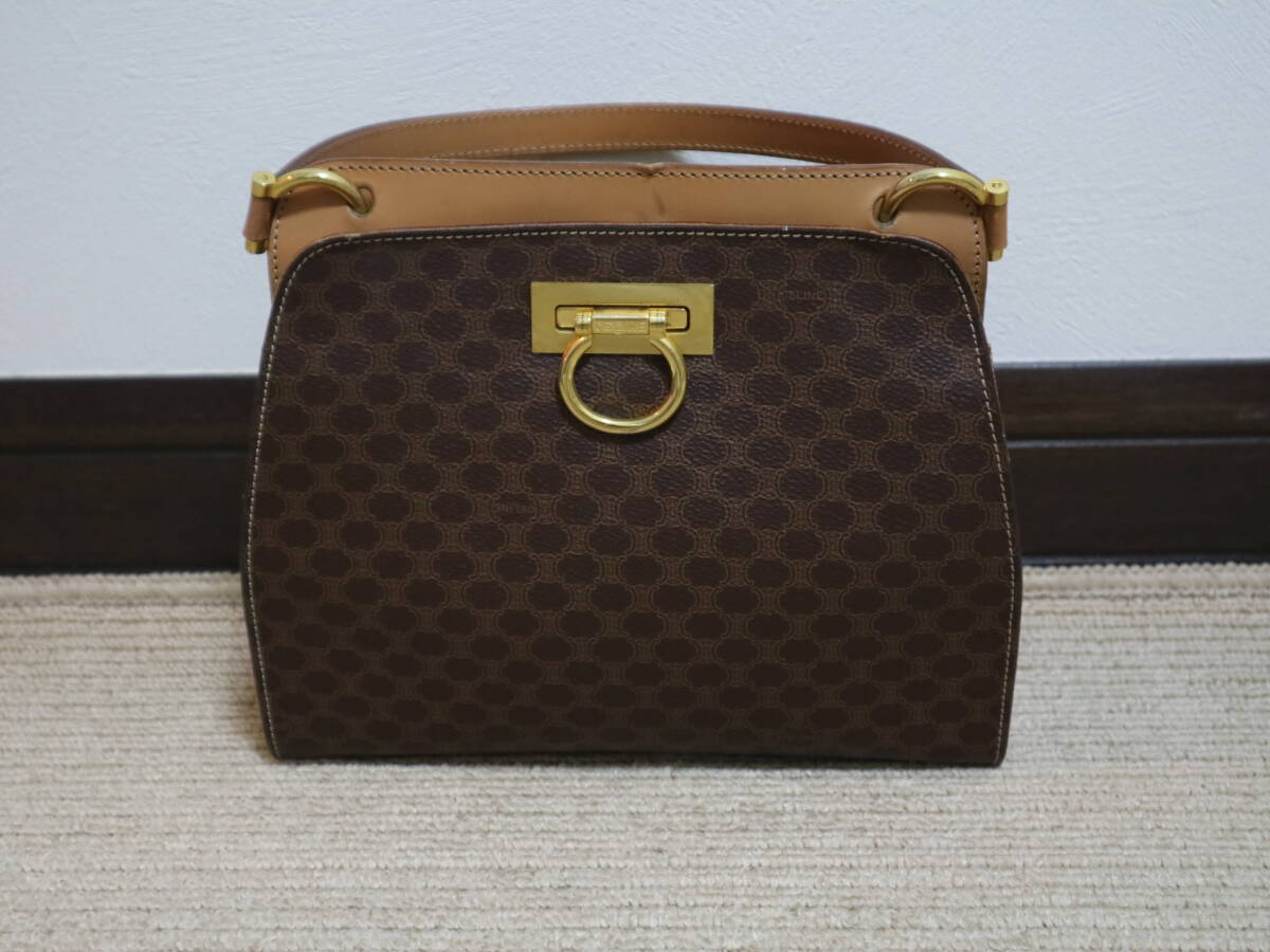 [ быстрое решение ]CELINE Celine * использование ..2 раздел Logo кольцо Gold металлические принадлежности ручная сумочка Macadam рисунок PVC кожа Brown 