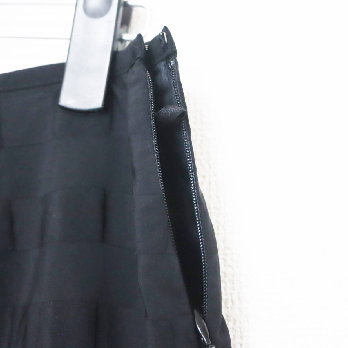 w1087 スカート　ひざ丈　ティアード　黒　ブラック　9号　秋冬　中古品　USED　ｗ64～66　レナウン　レステラ　わけあり_画像3