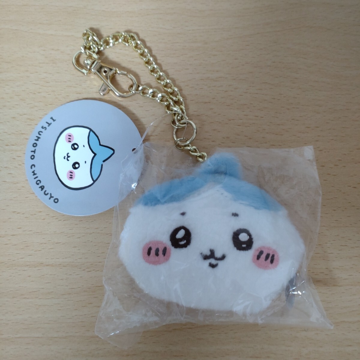 ちいかわ　いつもとちがうよ　おかおマスコット（ハチワレ)