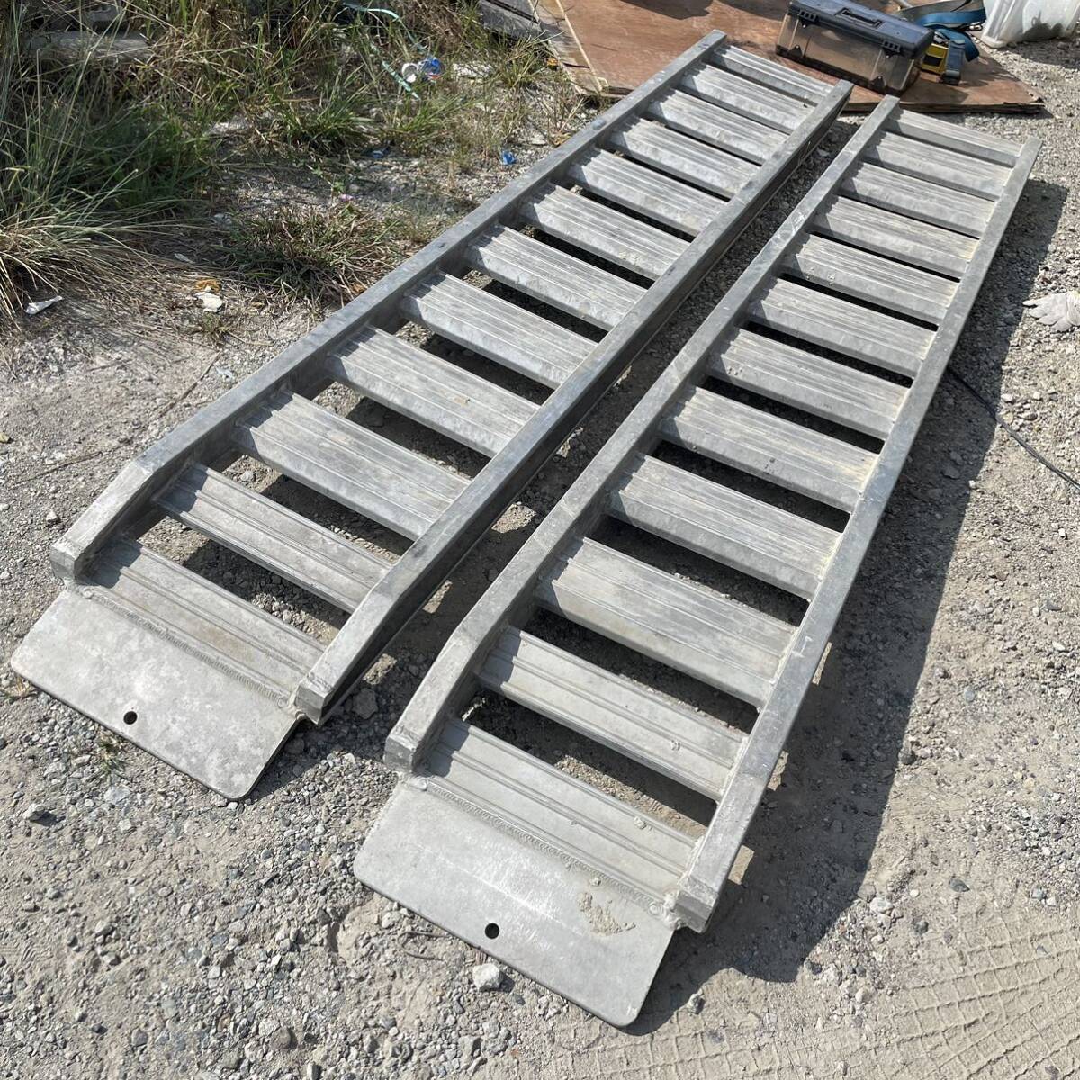 【引き取り限定】日軽金アクト 日軽アルミブリッジ 型式：PXF30-300-40 全長：3000mm 最大積載量重：3.0ton/組 2本セット〈兵庫県高砂市〉