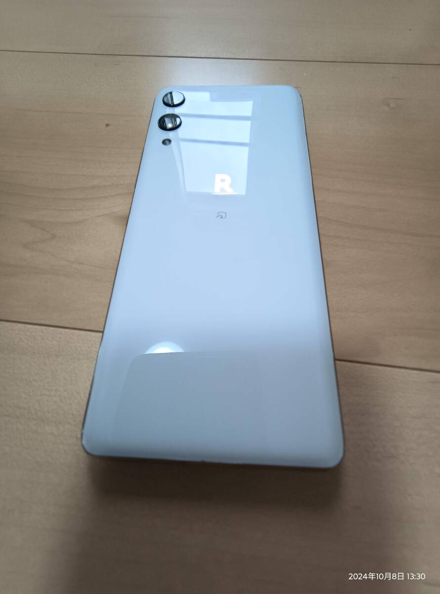 【送料込み・中古】 Rakuten Hand P710 ホワイト スマホ本体