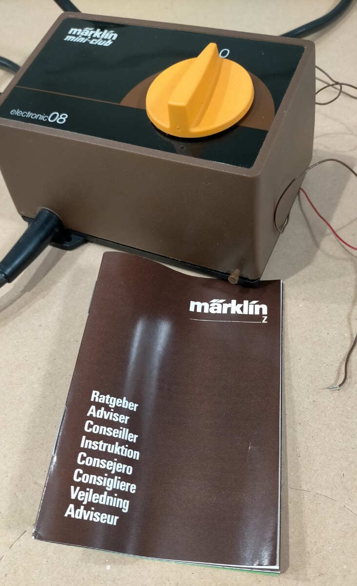 Marklin mini-club 中古鉄道模型 Zゲージ [8180S]のパワーユニットelectronic08 と取扱説明書