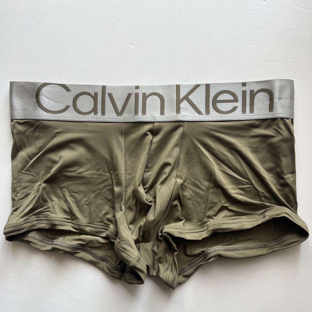 Calvin klein カルバンクライン メンズローライズボクサー　M(S) カーキ　ナイロンストレッチ　ボクサーパンツ　メンズインナー　男性下着