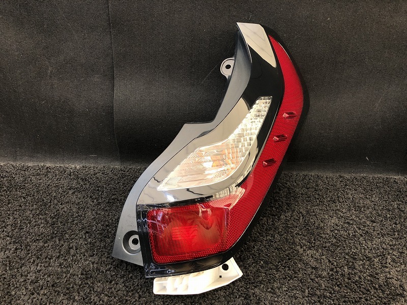 アクア 右 テール　MXPK10 MXPK11 MXPK15 MXPK16 LED スタンレー STANLEY 52-337 2021年 81551-52F30 767174