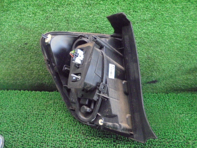 3FJ4039 DO2)) シトロエン C3 ABA-A55F01 純正 テールランプ右　バレオ9673805380