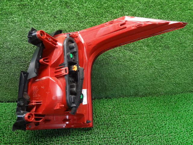 3FJ1034 EO3)) プジョー 5008 ABA-T875F02 2013年 前期型 シエロ 純正 テールライト左　　9672666580
