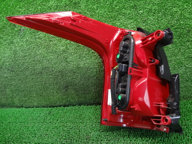 3FJ1035 FP3)) プジョー 5008 ABA-T875F02 2013年 前期型 シエロ 純正 テールライト右　　9672666580
