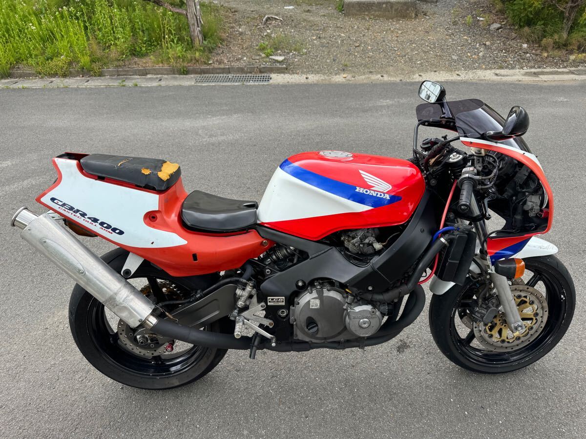 社外? HONDA ホンダ CBR400RR NC29 アッパー カウル 白/赤/紫系 社外? HONDA ホンダ CBR400RR NC29 アッパー カウル 白/赤/紫系