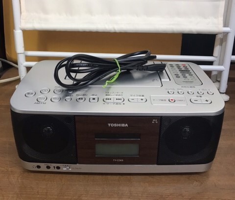 のK3777　　TOSHIBA　CDラジカセ　TY-CDK9　リモコン付き　CD / カセット / ラジオ　2019年製