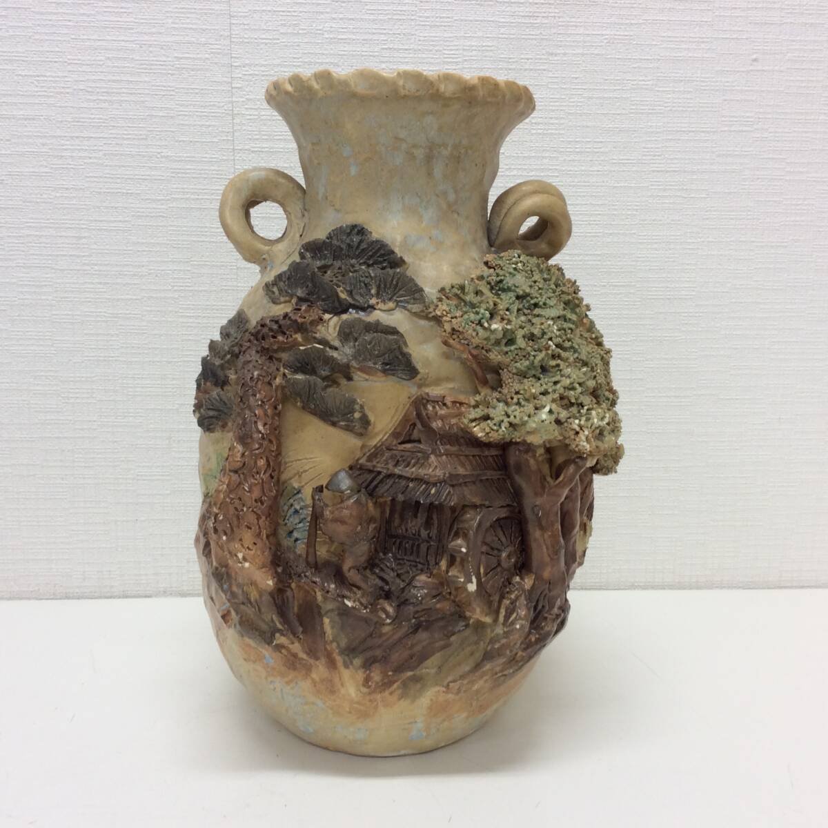 8359 細工物壷 水車山水人物図 花瓶 細密細工 陶器 鈴鹿焼 萬古 8359 細工物壷 水車山水人物図 花瓶 細密細工 陶器 鈴鹿焼 萬古