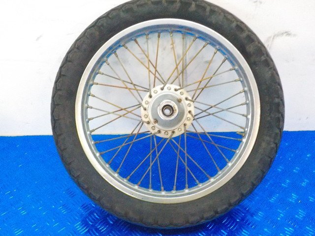 d318●○カワサキ　Z系？　KH250？　不明　純正　フロントホイール　1.85×18　スポーク　6-9/25（か）