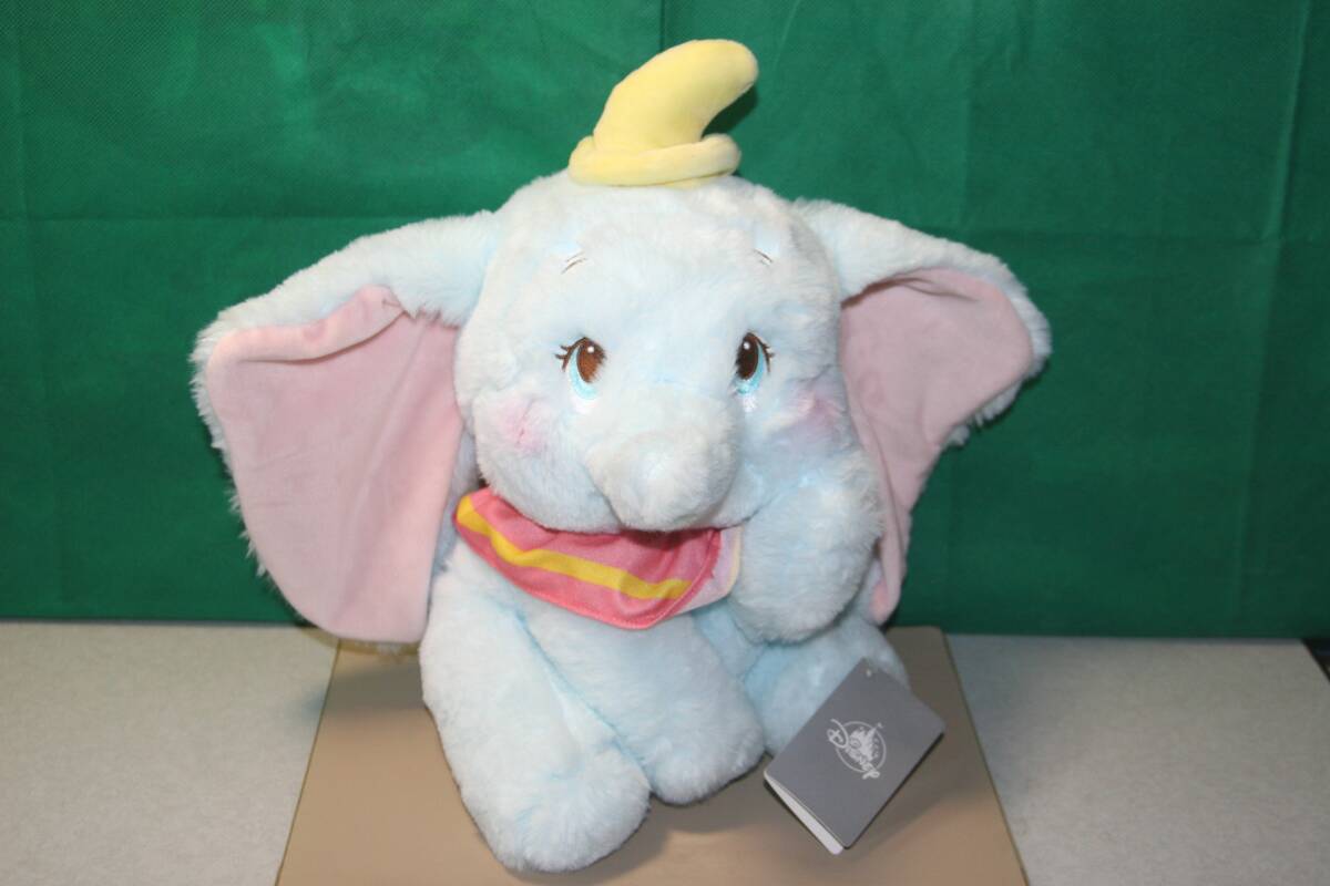 ディズニーストア ダンボ ぺったんおすわり ぬいぐるみ 約35cm 上目遣いでかわいい ふわふわ!!