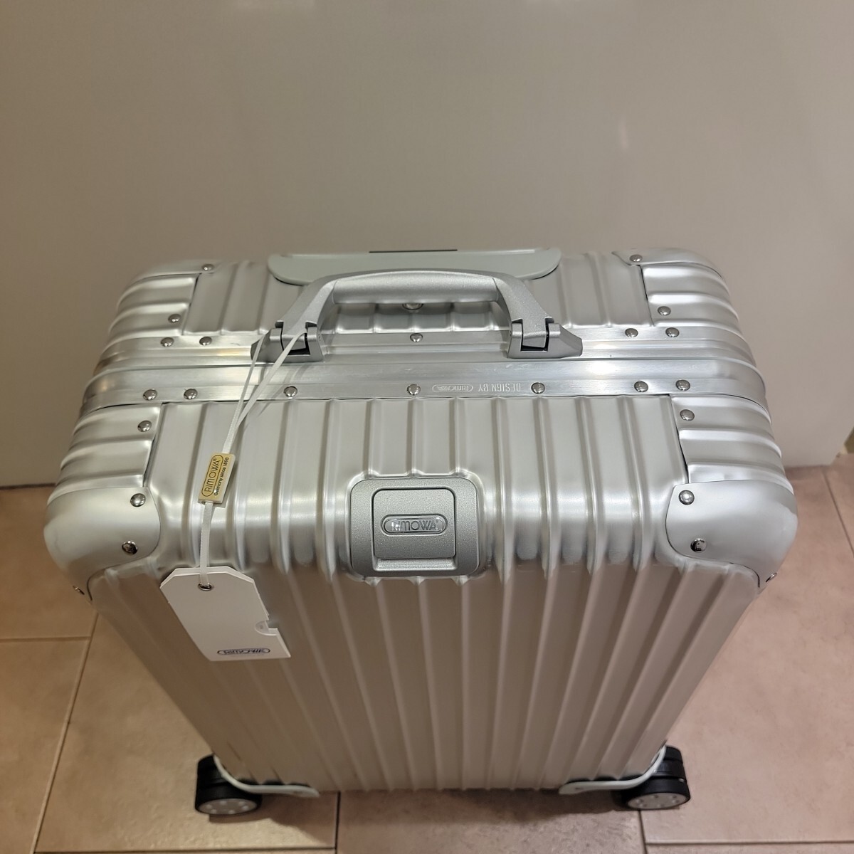 Bibian 比比昂- 新品未使用リモワ45L 希少廃盤旧型4輪トパーズ Bibian 比比昂- 新品未使用リモワ45L 希少廃盤旧型4輪トパーズ