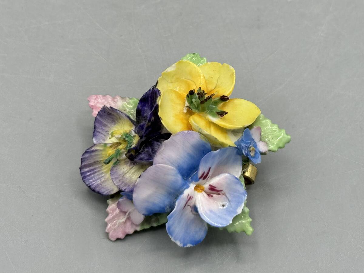 英国 ビンテージ 陶花 ブローチ 花 陶器 (③) ..