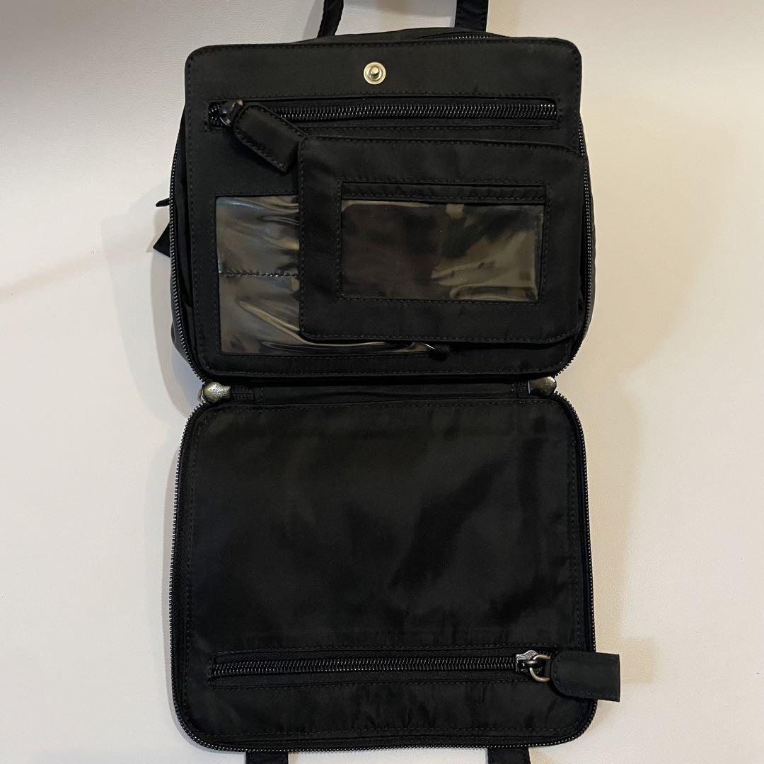 美品 PRADA ハンドバッグ ナイロン 三角ロゴ 仕切り ブラック 黒 美品 PRADA ハンドバッグ ナイロン 三角ロゴ 仕切り ブラック 黒