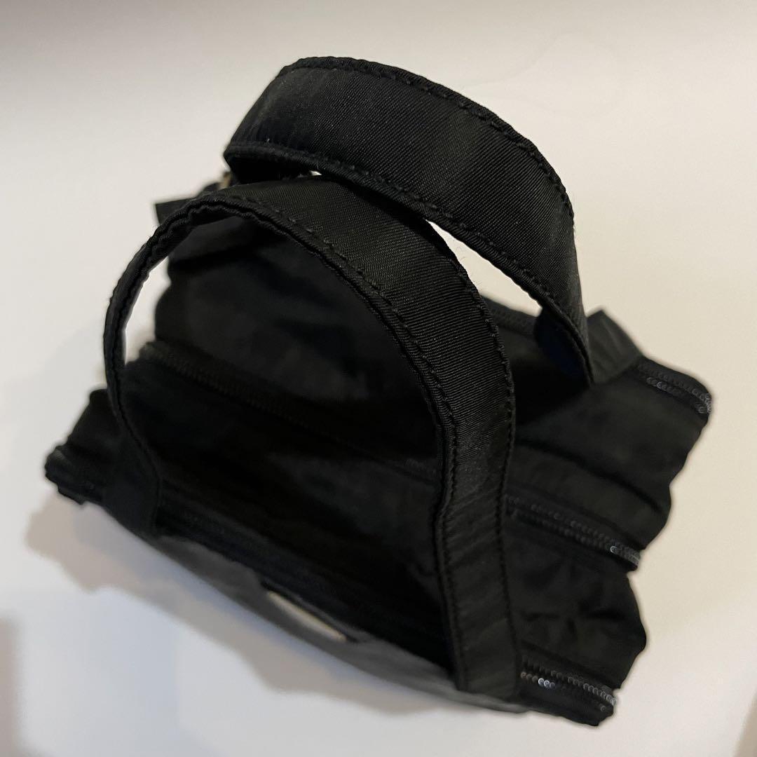 美品 PRADA ハンドバッグ ナイロン 三角ロゴ 仕切り ブラック 黒 美品 PRADA ハンドバッグ ナイロン 三角ロゴ 仕切り ブラック 黒