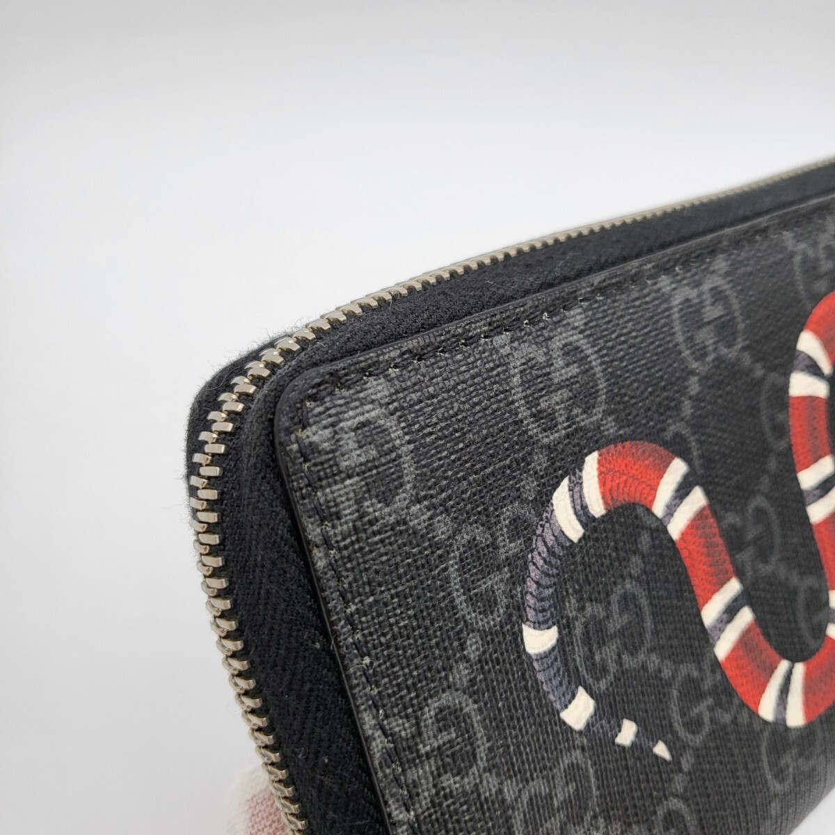 GUCCI グッチ キングスネーク ヘビ 蛇 ラウンドファスナー 長 GUCCI グッチ キングスネーク ヘビ 蛇 ラウンドファスナー 長