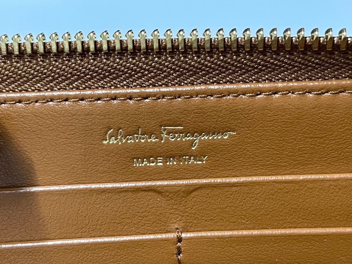 Salvatore Ferragamo Salvatore Ferragamo gun chi-ni studs fastener lady's long wallet leather IY-22D572 Camel Brown 