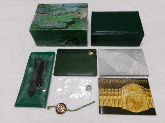 A10【ROLEX ロレックス 16014の純正ベルト駒(2コマ)と空箱と革ベルト】空ケースと予備コマ(余駒)と革ベルト。時計はありません。