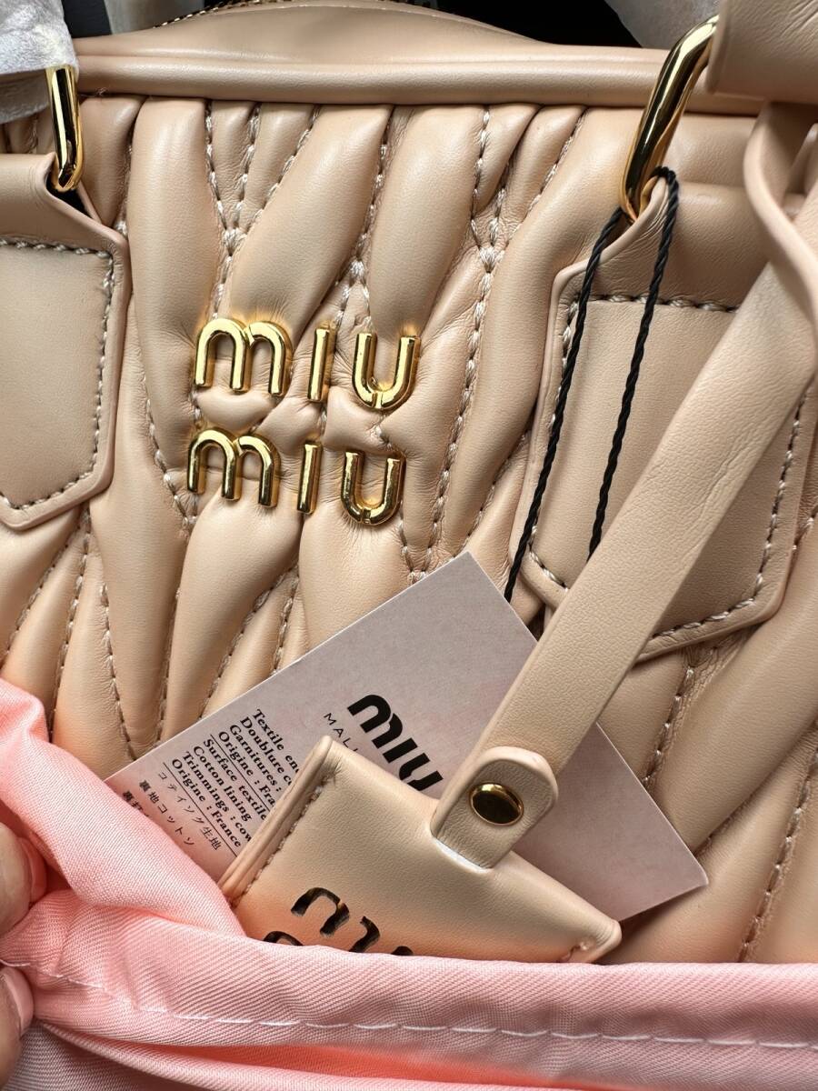 MIUMIU ショルダーバッグ アルカディ マテラッセレザー バッグ MIUMIU ショルダーバッグ アルカディ マテラッセレザー バッグ
