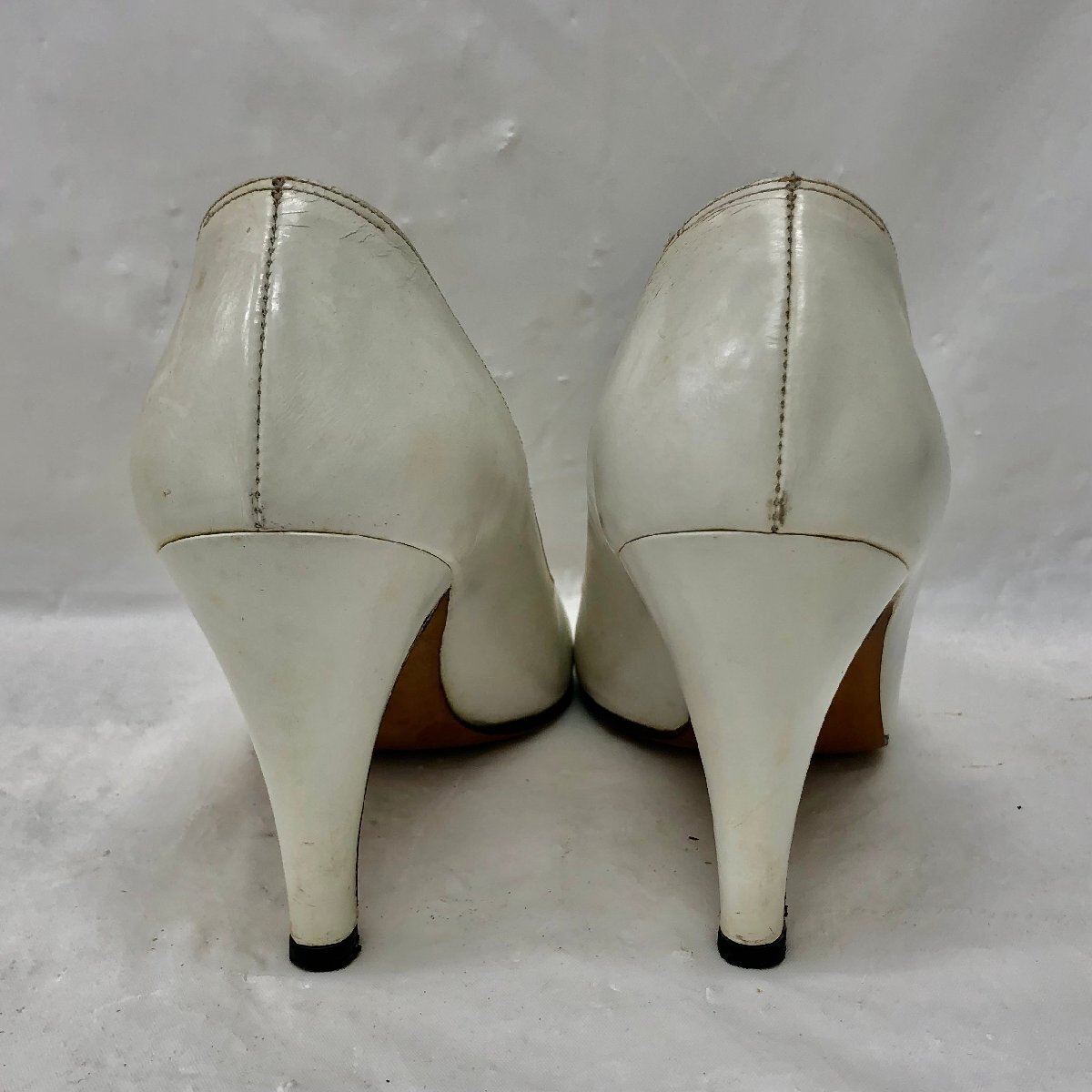 ★【中古品】SALVATORE FERRAGAMO サルヴァトーレ フェラガモ オープントゥパンプス シンプル パンプス レザー 白 ホワイト サイズ４C