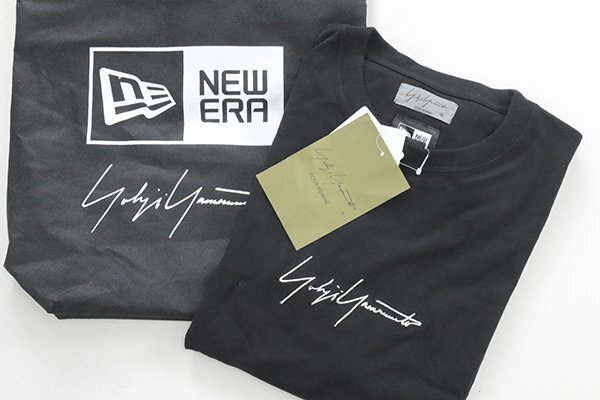★未使用 Yohji Yamamoto x New Era ◆袋付 ロゴ刺繍 Tシャツ 黒 サイズ6 半袖 カットソー ヨウジヤマモト ニューエラ 大きいサイズ ◆MU29_画像1