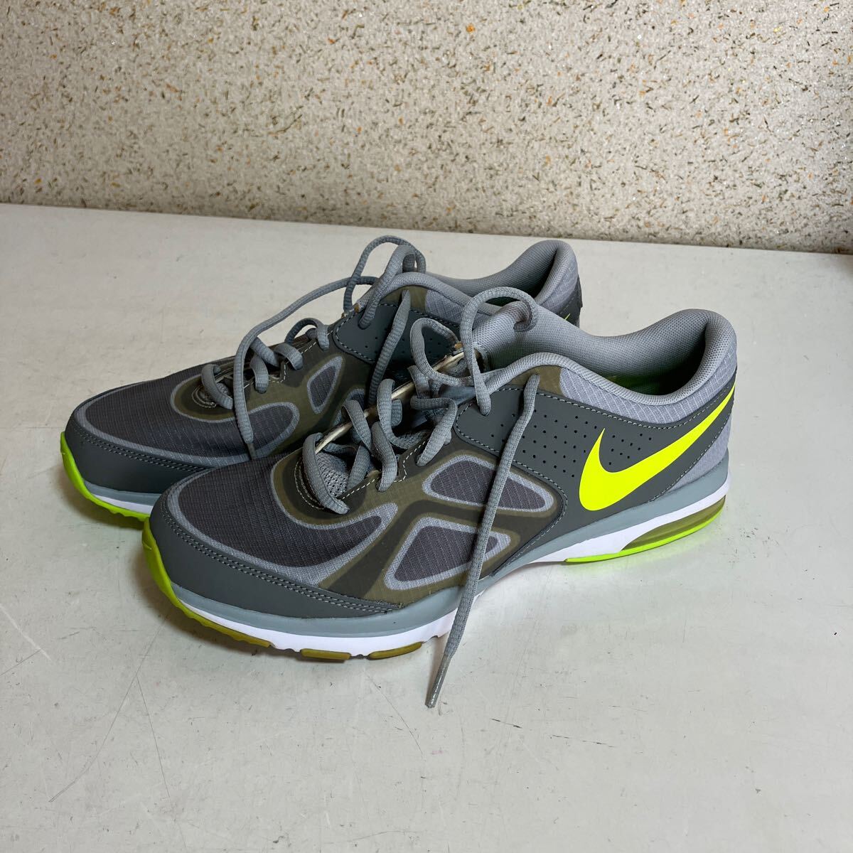 美品　NIKE ナイキ メッシュ ランニングシューズ 25㌢　スニーカー ジョギング トレーニング　保管品　