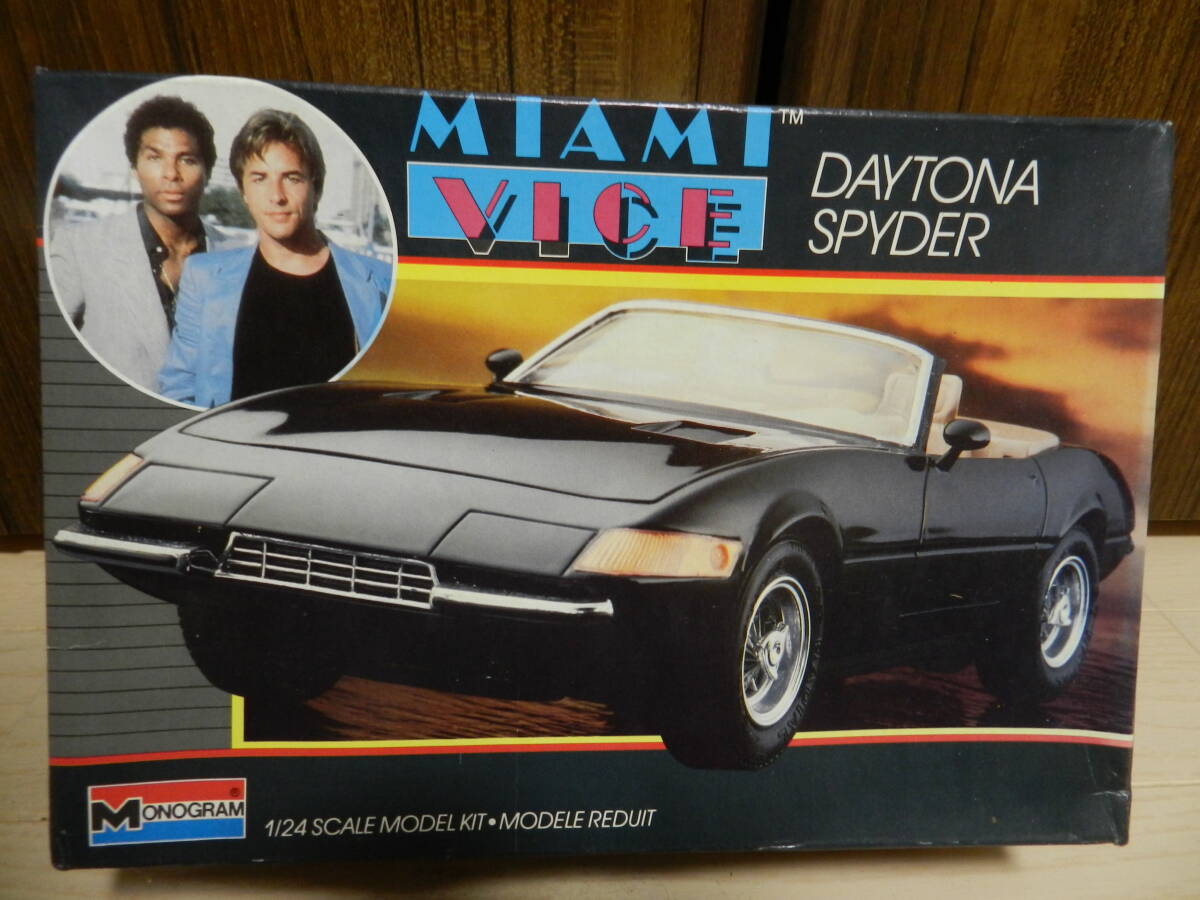 １／２４　MAIAMI VICE DAYTONA SPYDER　マイアミバイス　デイトナ・スパイダー　＜MONOGRAM・モノグラム＞
