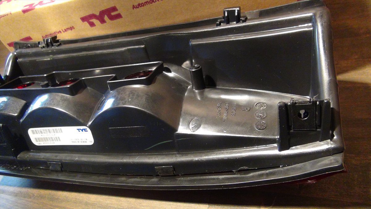 テールランプASSY 右 助手席側(cè) 社外純正タイプ 88-99年 C1500 K1500 サバーバン タホ ブレイザー ユーコン エスカレード テールライト