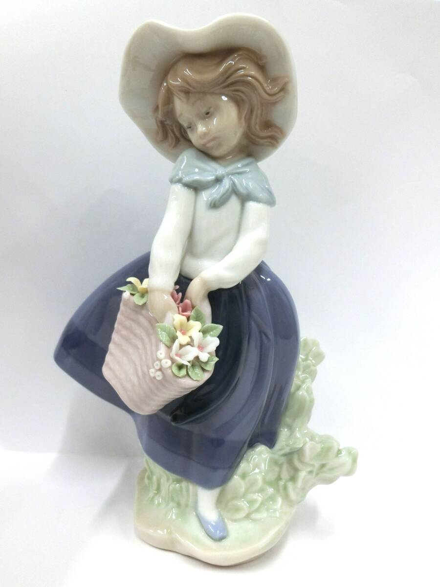 39200◆LLADRO　リヤドロ　きれいな花ばかり　少女　5222　フィギュリン