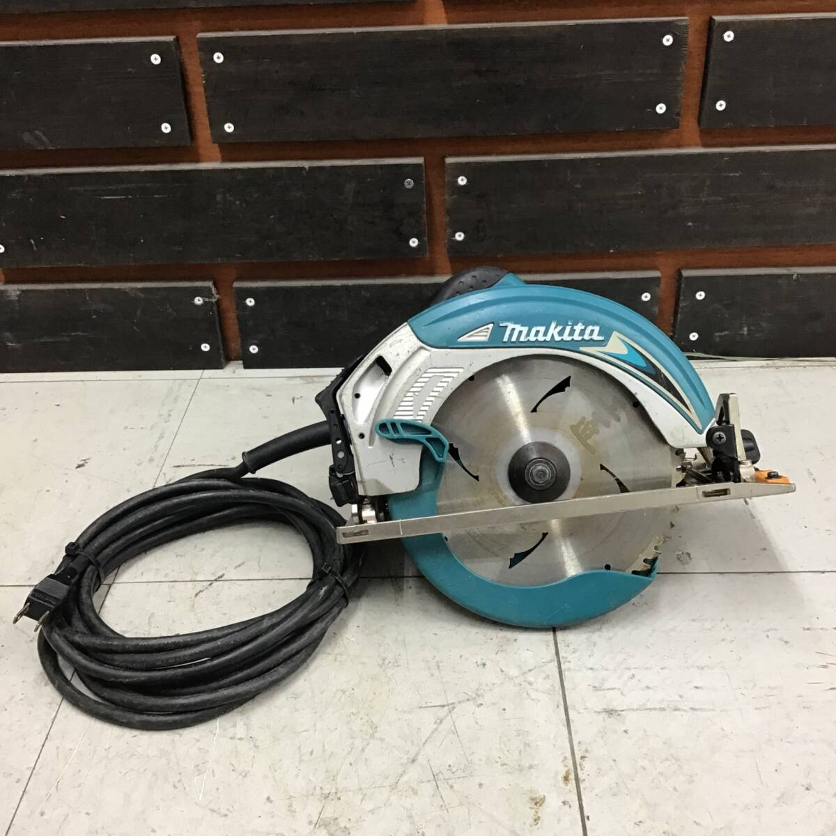 【中古品】マキタ/makita 丸のこ 5837BA ■送料無料・代引き・店頭受取対応■