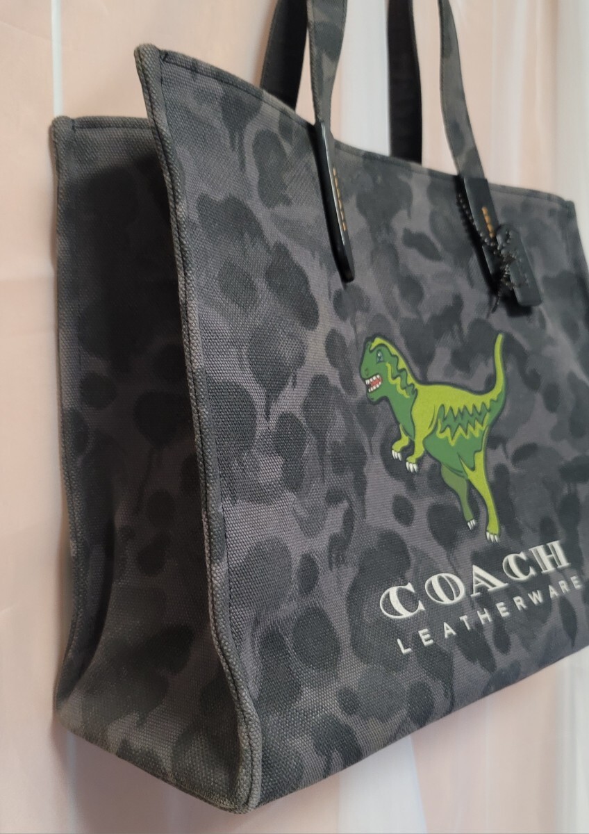 COACH】コーチ トートバッグ レキシー 恐竜 カモフラージュ COACH】コーチ トートバッグ レキシー 恐竜 カモフラージュ