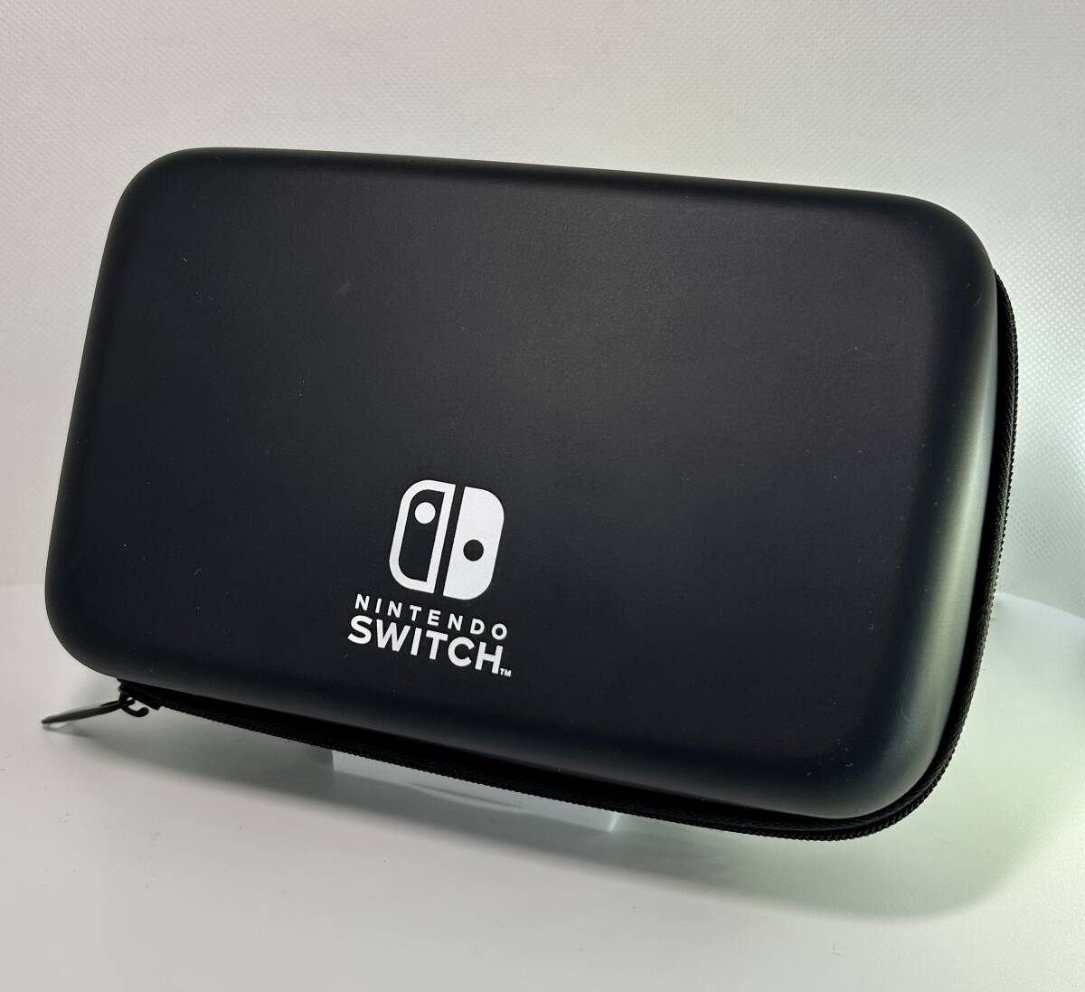 Nintendo Switch 本体のみ 純正ケース付き Nintendo Switch本体のみ ケース付き